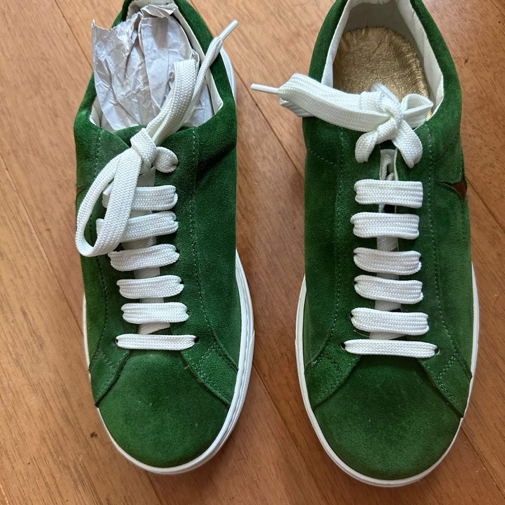 Size 7 Madison Madison Green suede sneakers - Picture 2 of 4